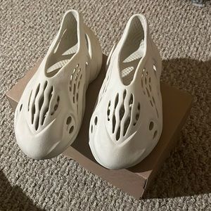 size 5 authentic yeezy foam runners